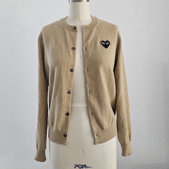 COMME DES GARCONS PLAY Heart-Patch Knit Light Camel Beige Tan Wool Cardigan - Picture 6 of 11